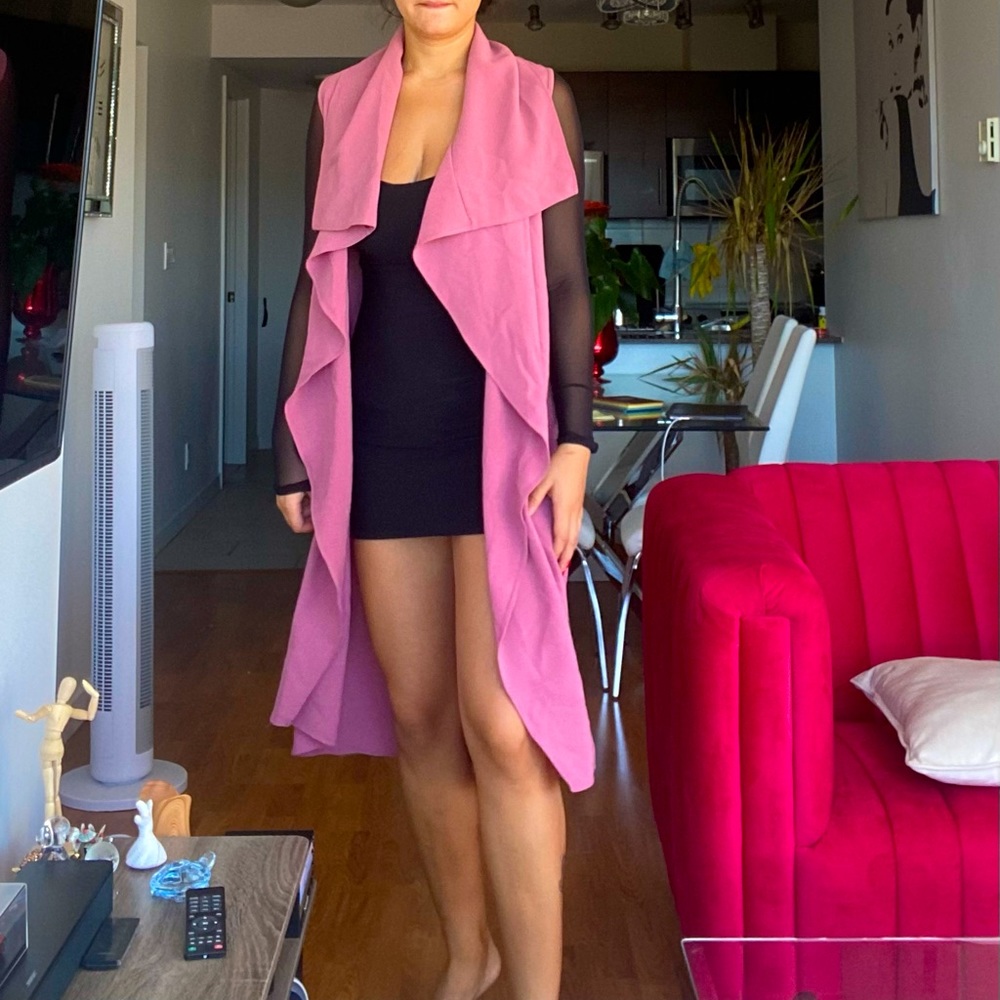 Long sleeveless cardigan.
